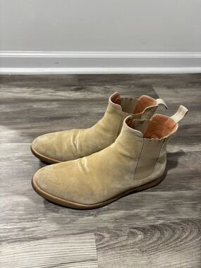Banana Republic Tan Suede Chukka Boots